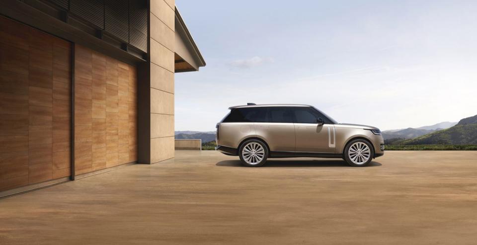 See the 2022 Land Rover Range Rover From Every Angle