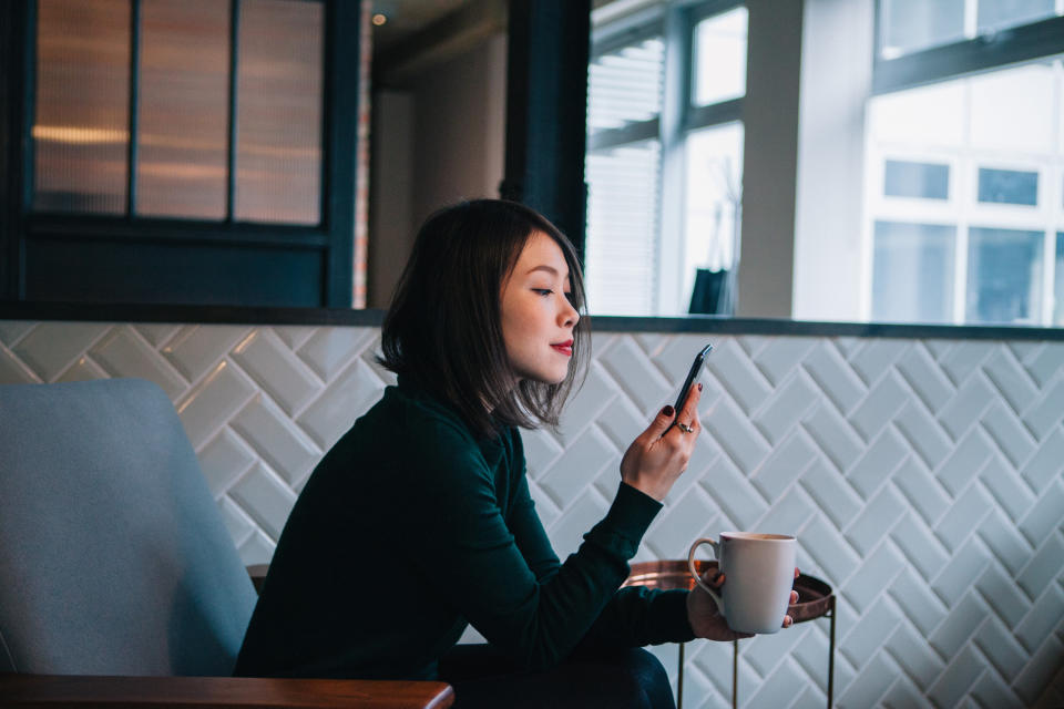 Limiting screen time can help keep anxious feelings at bay. (Photo: Getty Creative)