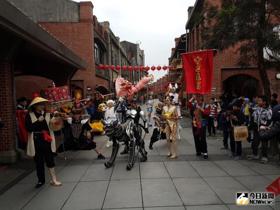 ▲藝想台灣劇團在宜蘭傳藝園區演出「十二生肖時來運轉」。（圖／記者李清貴攝 , 2018.03.09)