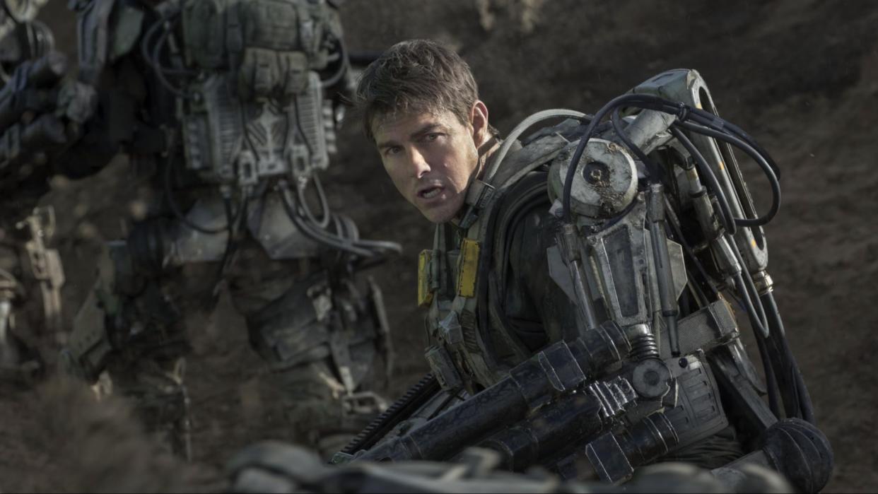  Tom Cruise and Emily Blunt in Edge of Tomorrow. 