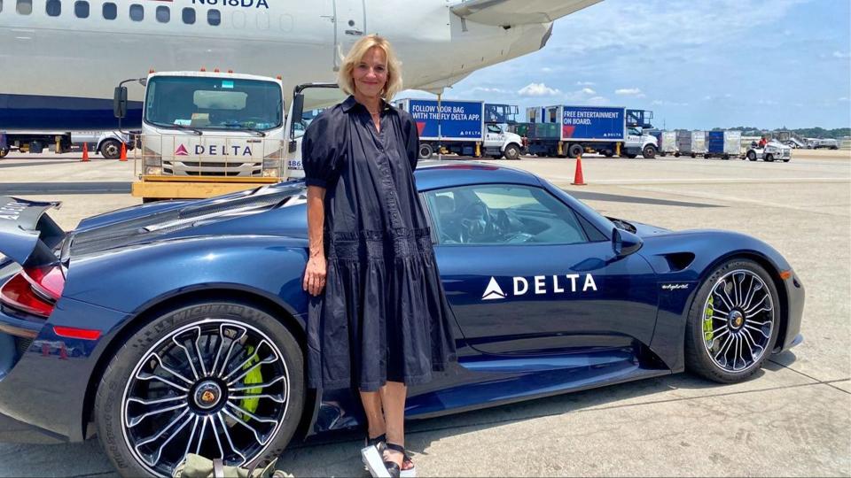 Delta Is Using a Porsche 918 Spyder as an Airport Runway Shuttle photo