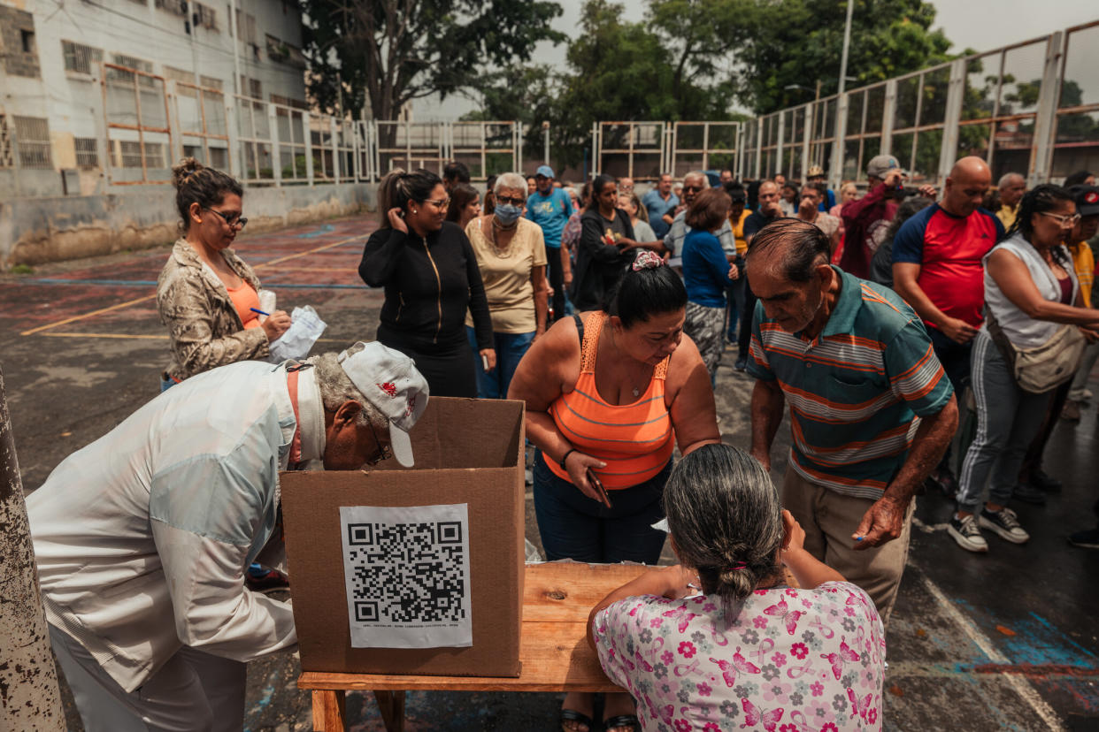 Residentes en Catia, Caracas, la capital venezolana, hacían cola para votar el año pasado en las elecciones primarias celebradas por la oposición. (Adriana Loureiro Fernandez/The New York Times)