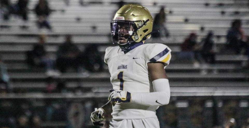 Fort Lauderdale (Florida) St. Thomas Aquinas cornerback Ja'Den McBurrows