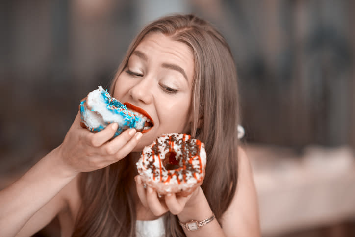 Comer alimentos azucarados altos en grasa aumenta el antojo por lo dulce 