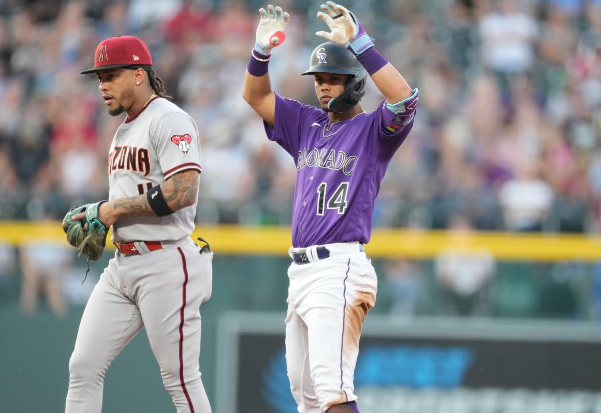 Diamondbacks players call for return to purple uniforms