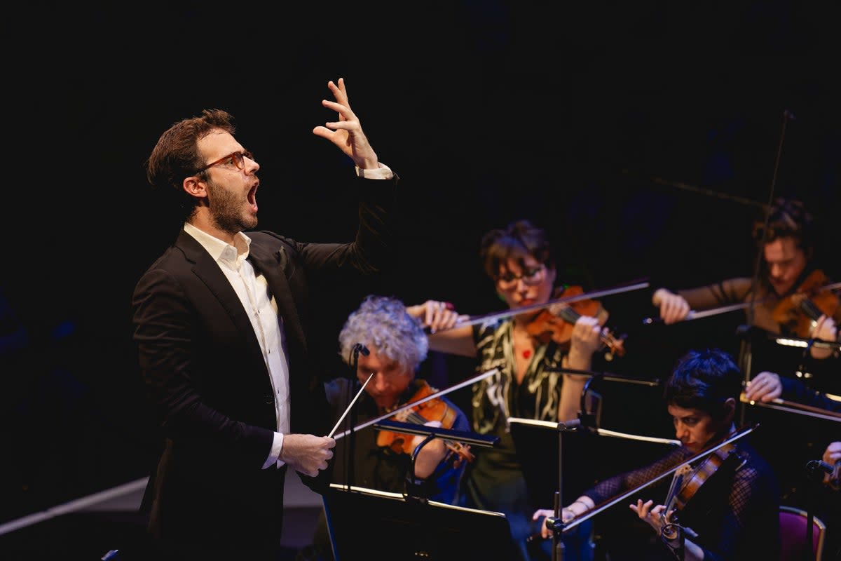 Dinis Sousa conducts Berlioz’s The Trojans (Andy Paradise)