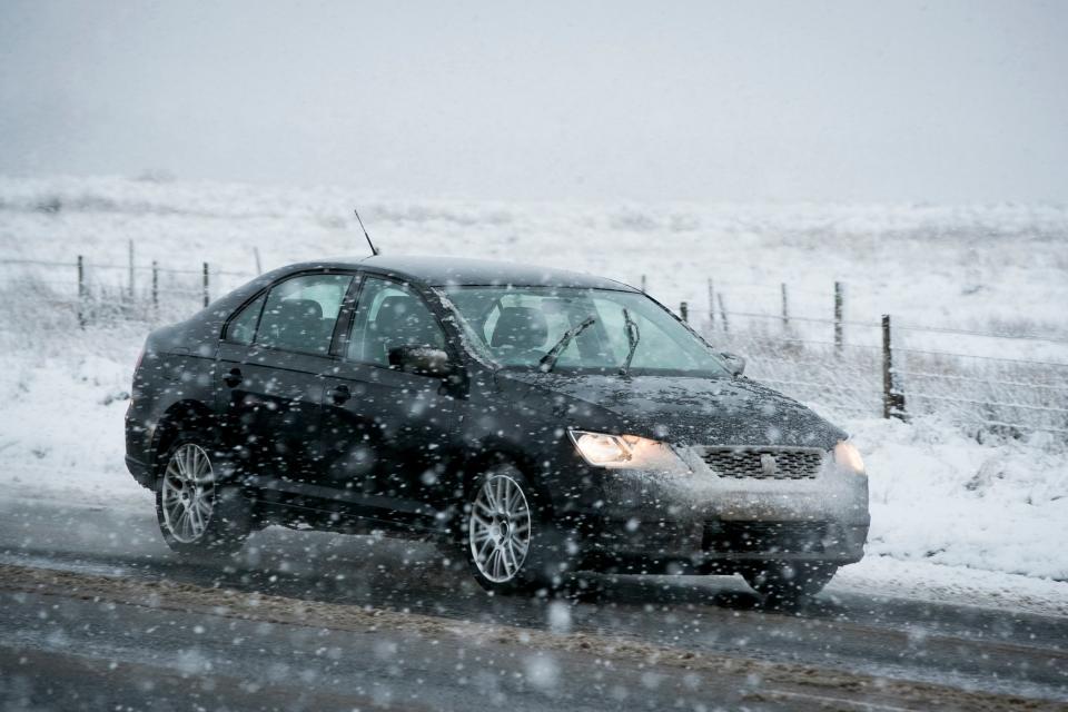 UK weather latest: Snow falls across the country as Met Office issues warnings