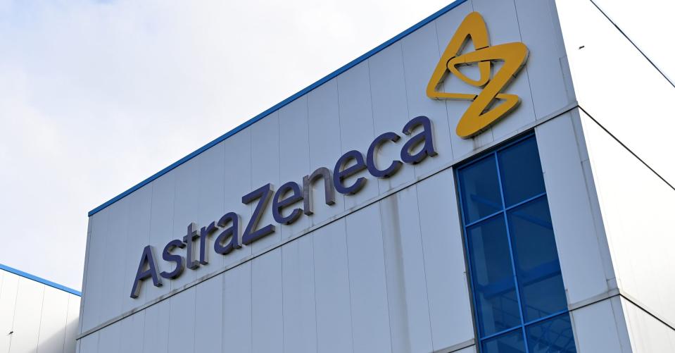 AstraZeneca suspende ensayos de vacuna contra COVID tras detectar un caso de reacción adversa