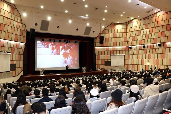 全媒體識讀首開視聽饗宴　世新大學新生暢想8K視覺未來