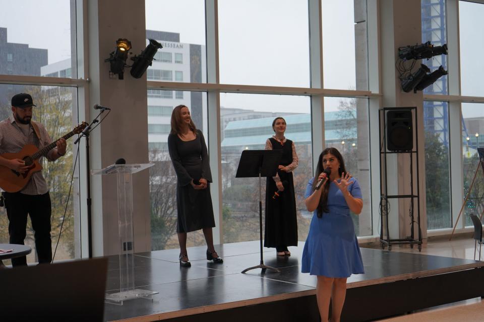 There was entertainment to go along with the art auction at the Knoxville Museum of Art.