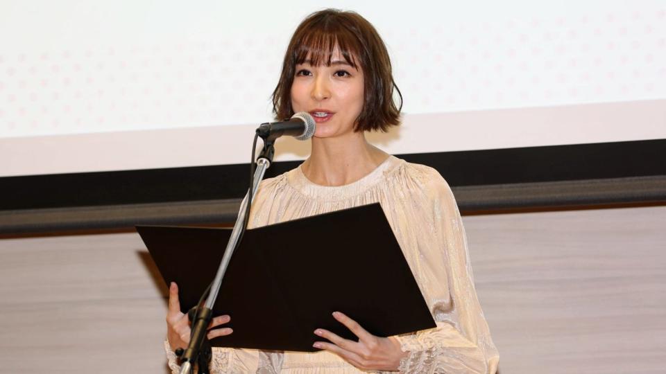 前女偶像篠田麻里子據傳接下完全複製自己不倫妻的角色，被日本網友讚心臟真強。（翻攝網路）