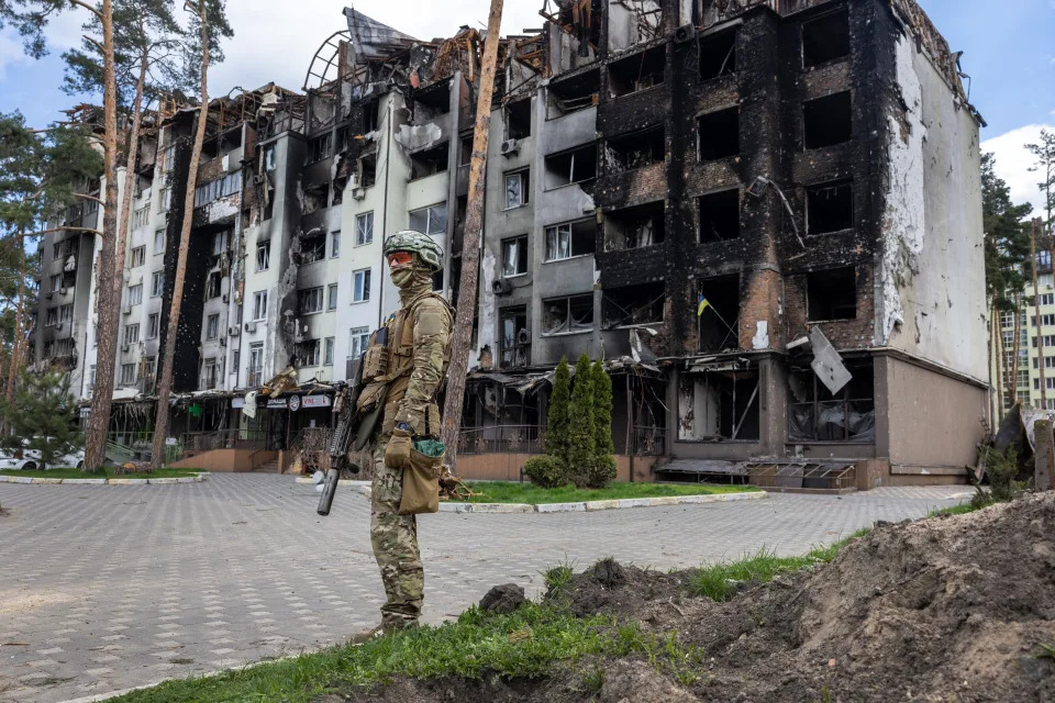 A Ukrainian army soldier stands guard at the war-damaged Irpinsky Lipky residential complex following the visit of United Nations Secretary-General Antonio Guterres on April 28, 2022, in Irpin, Ukraine. (Photo by John Moore/Getty Images)