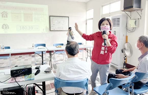 立委賴惠員召開座談會，邀林務局嘉義林區管理處長張岱向六甲及東山區居民說明原水利會承租營造保安林地後續原則。（記者李嘉祥攝）