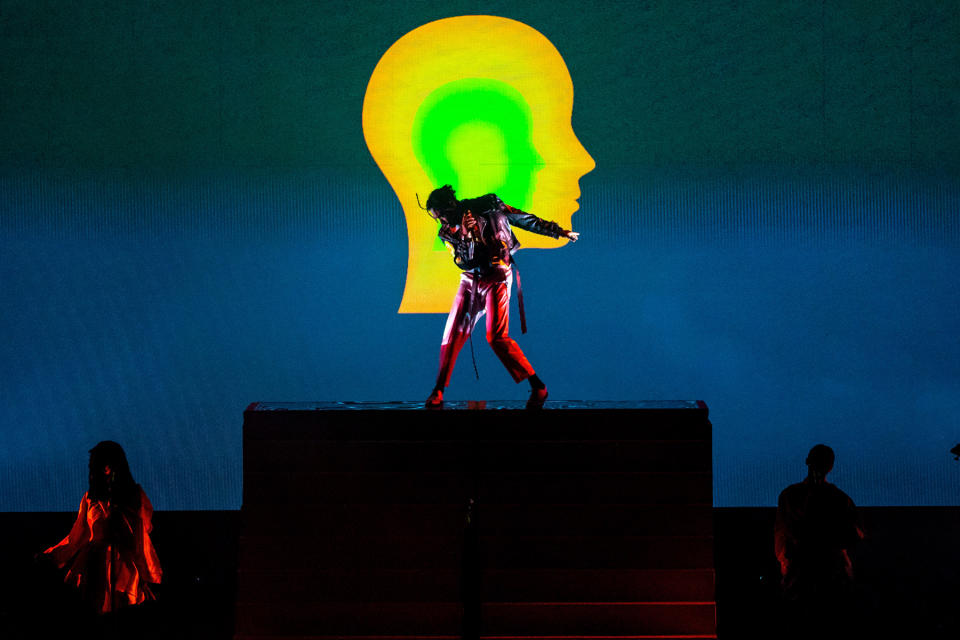 STERLING HEIGHTS, MI - AUGUST 29:  Miguel performs during The Ascention Tour at Michigan Lottery Amphitheatre on August 29, 2018 in Sterling Heights, Michigan.  (Photo by Scott Legato/Getty Images)