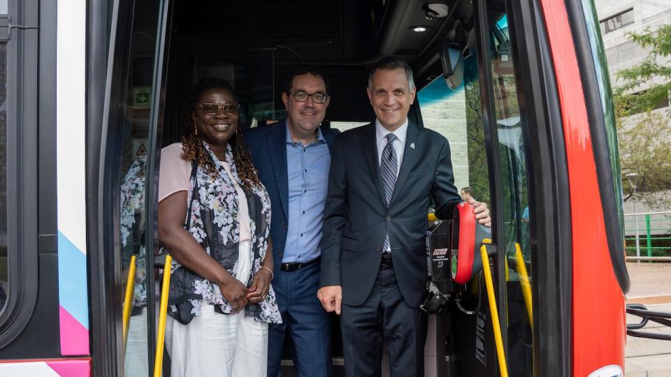 OC Transpo users can now use credit cards and mobile wallets to pay adult fares at all LRT gates and on all of Ottawa's buses. Ottawa's transit GM Renée Amilcar, transit commission chair Coun. Glen Gower, and Mayor Mark Sutcliffe pose for a photo at an O-Payment news conference on Thursday, Sept. 7, 2023.