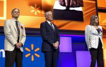 <p>Sam Walton fundó en 1962 la cadena de supermercados estadounidense Walmart, que pertenece actualmente a sus herederos: sus hijos Robson, Jim y Alice (en la imagen). La fortuna de esta familia es de 132.800 millones de euros, más que ninguna otra en el mundo. (Foto: Rick Wilking / Reuters). </p>