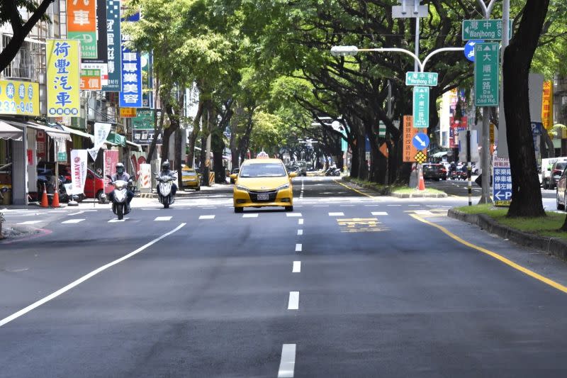 ▲高市重要路段加強超速、酒後駕車、闖紅燈、轉彎未依規定等易肇事違規行為稽查取締，全力防制交通事故。（圖／高市府警察局提供）