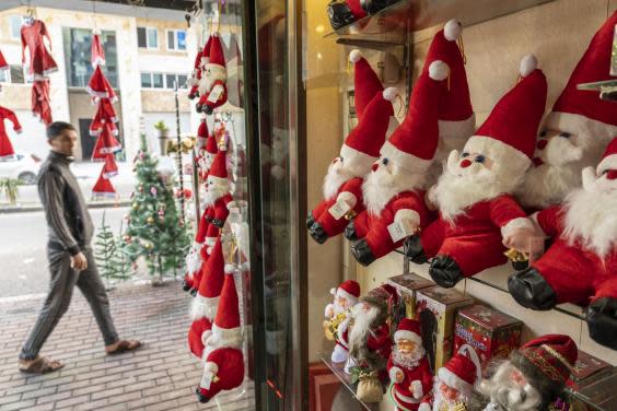 A Christmas store in Gaza city (Bel Trew)
