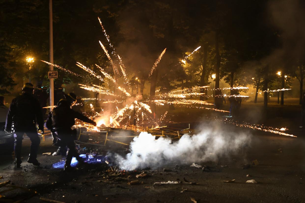 EUR-GEN FRANCIA-TIROTEO POLICÍA (AP)