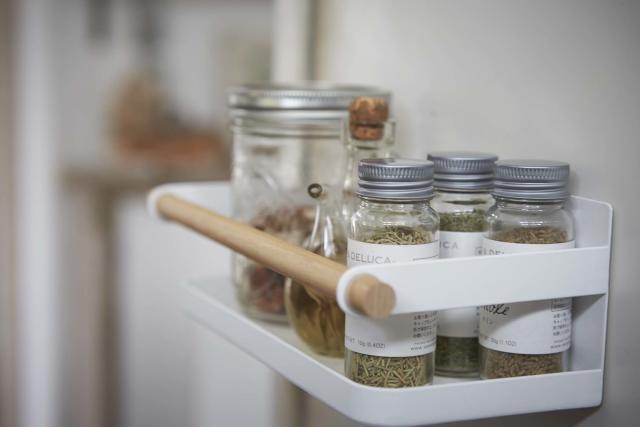 23 spice rack ideas that save on space but add design flair