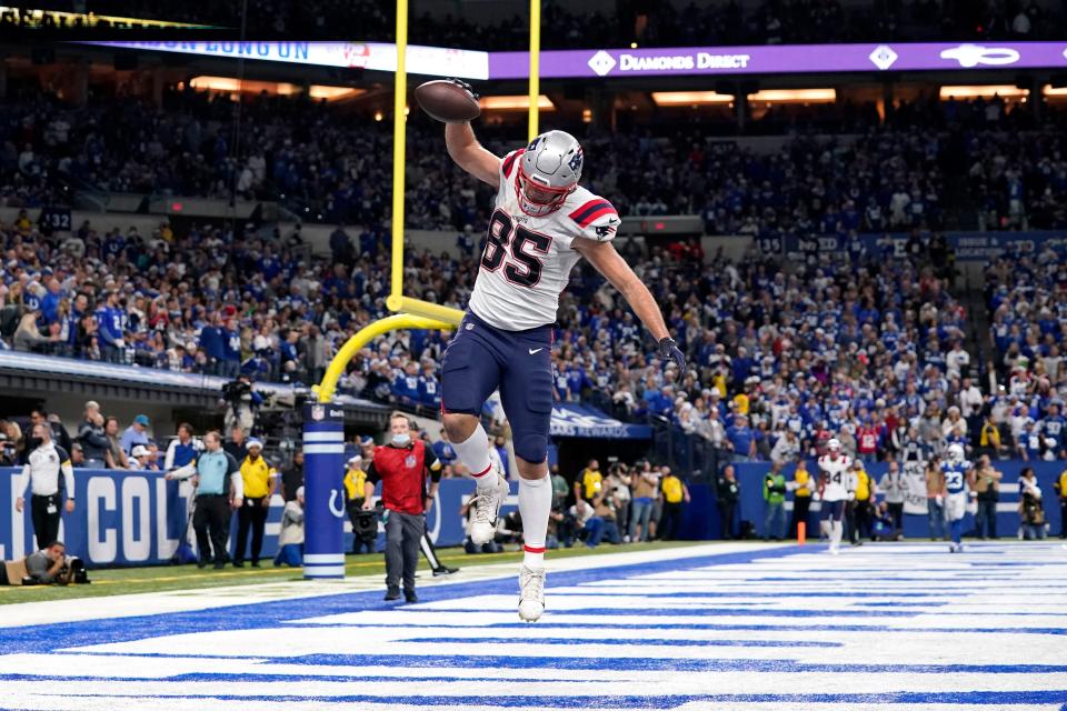 New England Patriots tight end <a class="link " href="https://sports.yahoo.com/nfl/players/29269" data-i13n="sec:content-canvas;subsec:anchor_text;elm:context_link" data-ylk="slk:Hunter Henry;sec:content-canvas;subsec:anchor_text;elm:context_link;itc:0">Hunter Henry</a> (85) (USAT)