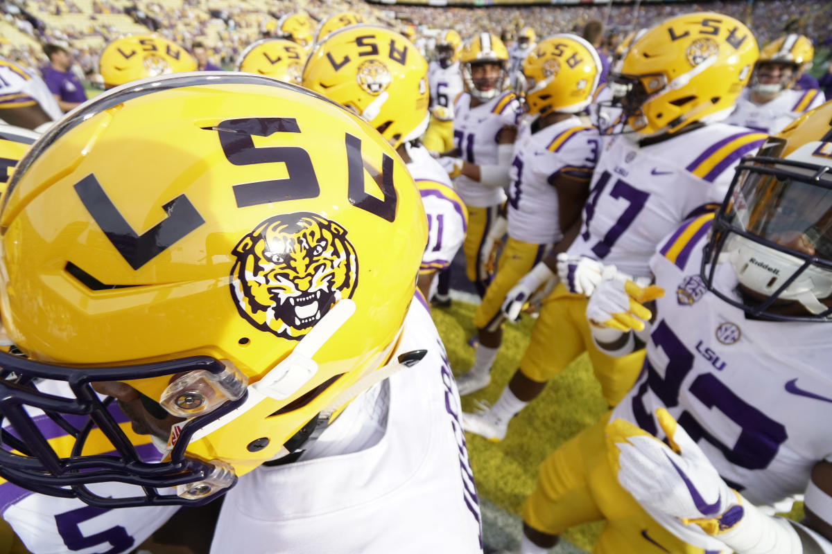 LSU Football - Get your wallpaper set