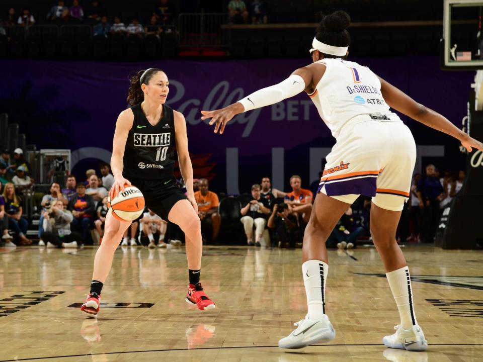 Diamond DeShields guards legendary WNBA point guard Sue Bird.