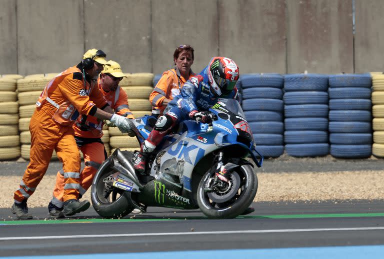 El catalán Alex Rins, al igual que su compañero Joan Mir, tuvieron caídas en el Gran Premio de Francia; los pilotos de Suzuki, en estado de shock tras el anuncio de la marca japonesa de abandonar el Mundial de MotoGP a fin de año