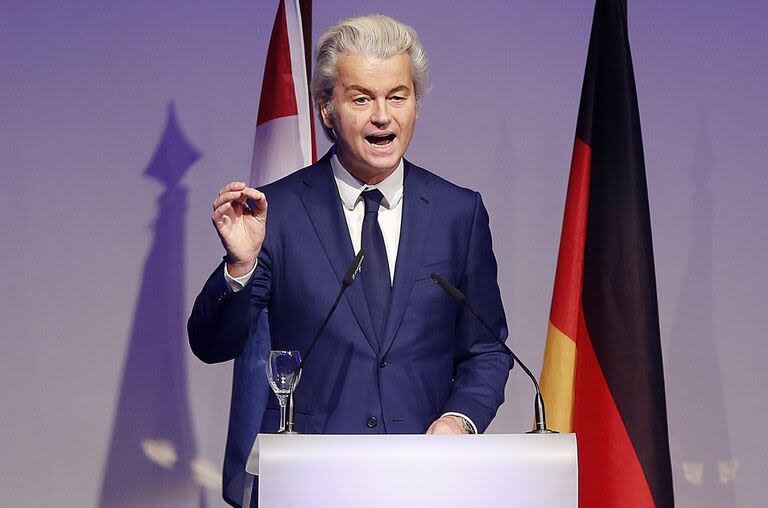 En esta foto del sábado 21 de enero de 2017, Geert Wilders pronuncia un discurso en una reunión de nacionalistas europeos en Koblenz, Alemania. 