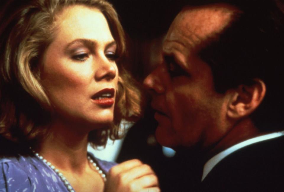 <p>Auch Kathleen Turner erlag Jack Nicholsons Charme nur auf der Leinwand. Vielleicht auch deshalb, weil neben den beiden im Mafiafilm "Die Ehre der Prizzis" (1985) auch Anjelica Huston mitspielte, die für ihre Rolle mit dem Oscar ausgezeichnet wurde. (Bild: 20th Century Fox)</p> 