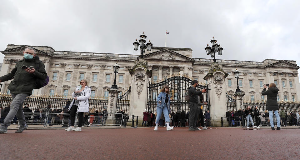 Fewer tourists than usual visit Buckingham Palace after the Coronavirus outbreak in London, Saturday, March 14, 2020. For most people, the new coronavirus causes only mild or moderate symptoms, such as fever and cough. For some, especially older adults and people with existing health problems, it can cause more severe illness, including pneumonia. (AP Photo/Frank Augstein)