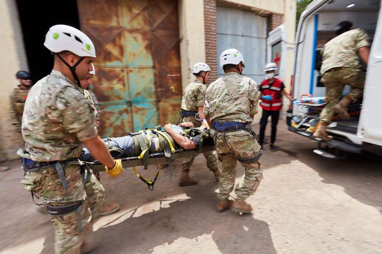 El simulacro contó con un gran despliegue de las Fuerzas Armadas y diversos equipos de rescate