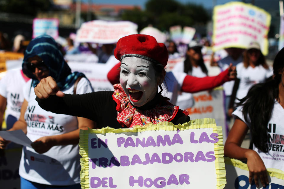 <p>Women participate in a demonstration to commemorate the U.N. International Day for the Elimination of Violence against Women in San Salvador, El Salvador, Nov. 24, 2017. (Photo: Jose Cabezas/Reuters) </p>