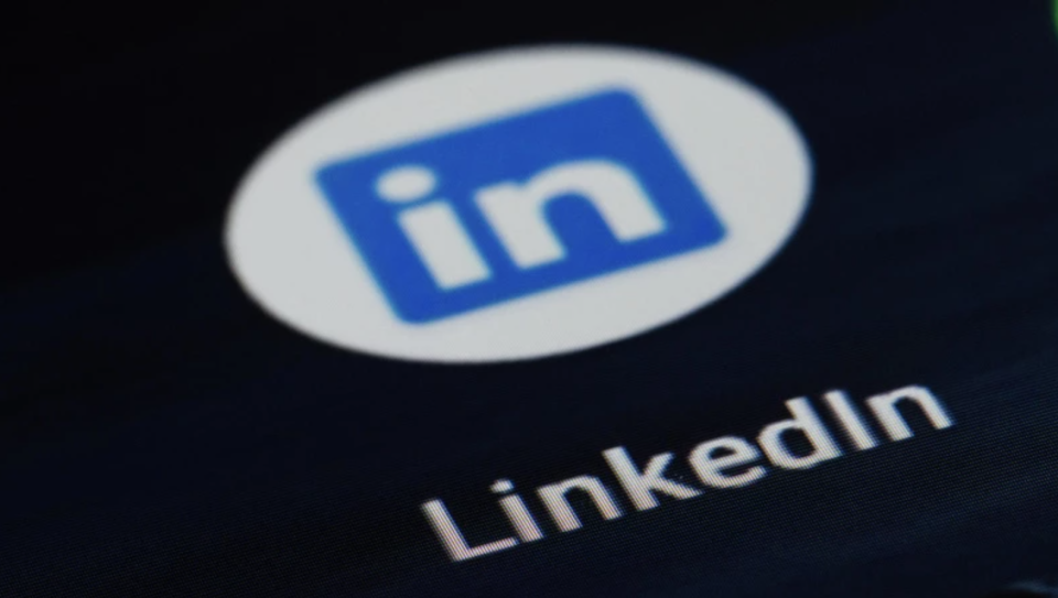 LinkedIn成立20年，已成社群元老，獲利仍持續成長。 (來源：Dreamstime)