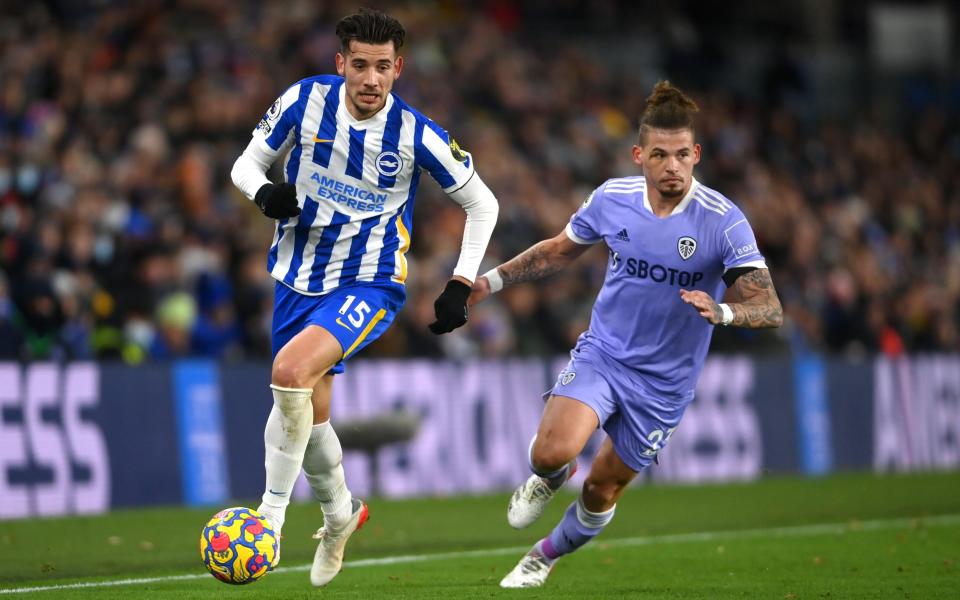 Jakub Moder of Brighton & Hove Albion runs with the ball whilst under pressure from Kalvin Phillips of Leeds United  - Mike Hewitt/Getty Images