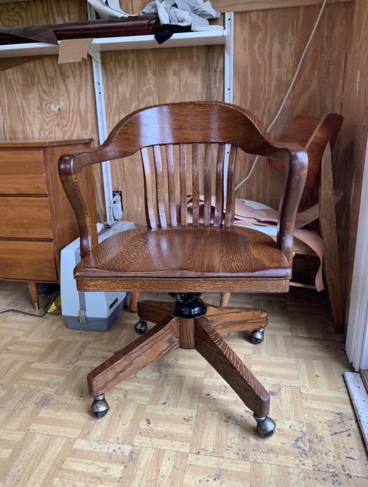 Reddit screenshot of a banker's chair from the 30's.