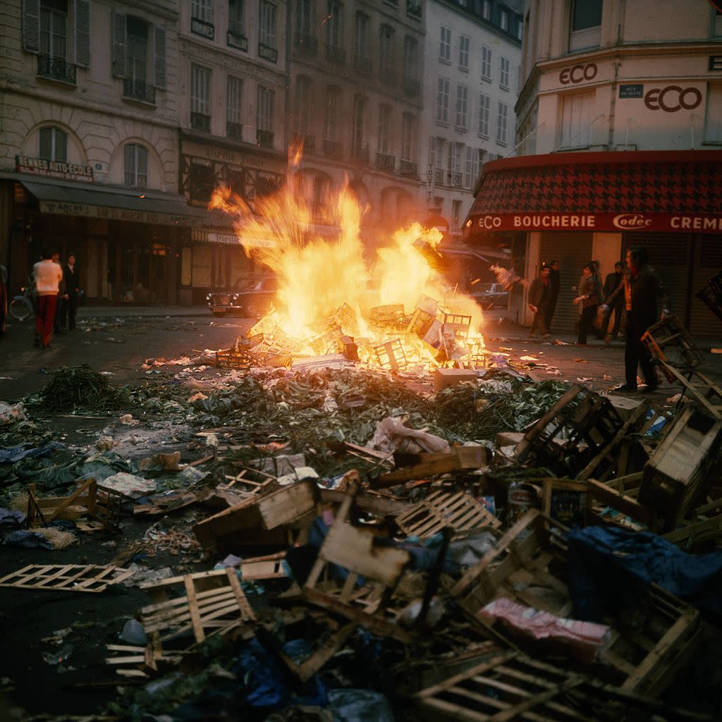 En mayo de 1968 unas protestas estudiantiles y de trabajadores paralizaron la capital de Francia durante varios días y generaron una crisis de gobierno sin precedentes en la historia de Francia, algo parecido -salvando las distancias- está viviendo el presidente Enmanuel Macron (Foto: Getty).
