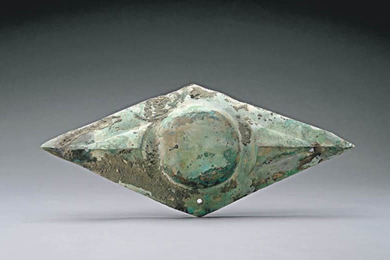 眼形器製於約公元前1300至1100年，由青銅製成。