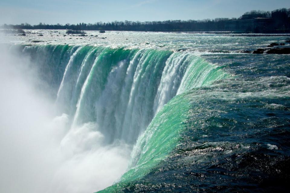 7 : Les chutes du Niagara, Canada