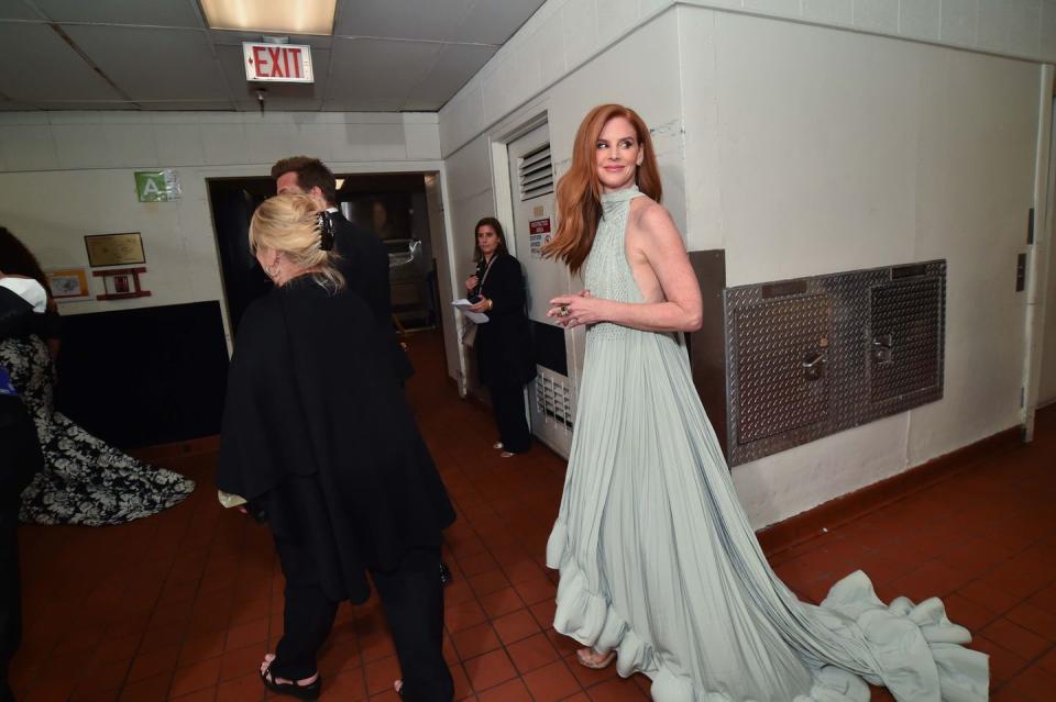 sarah rafferty backstage at the 2024 golden globes