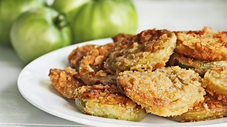 Fried and fresh green tomatoes