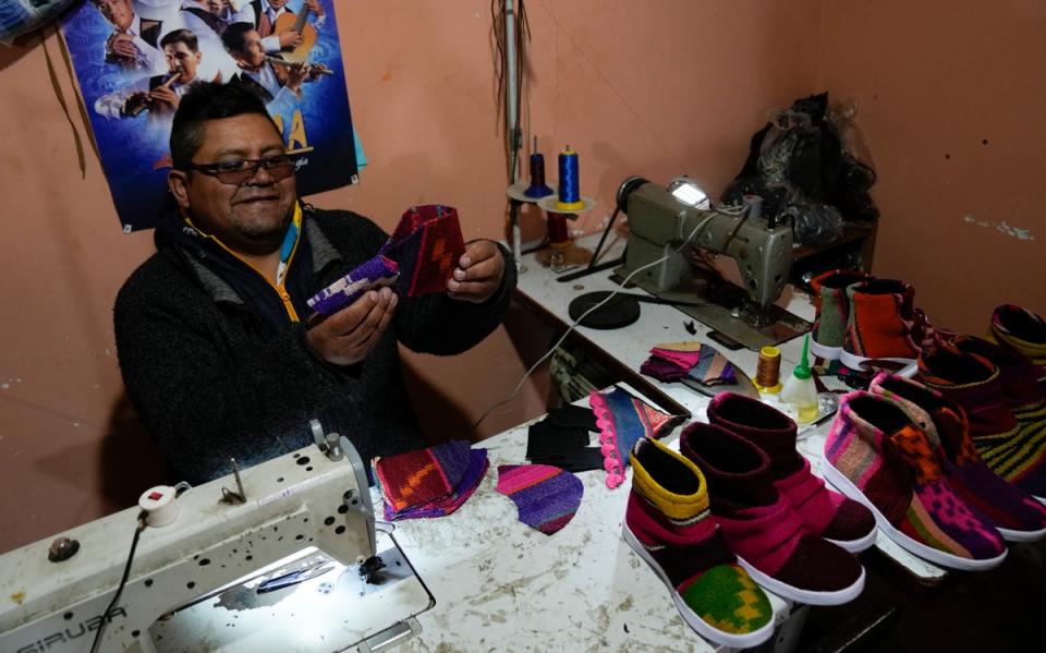 BOLIVIA-ZAPATOS (AP)