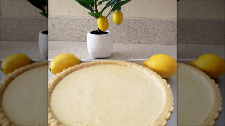 Lemon pie with lemons