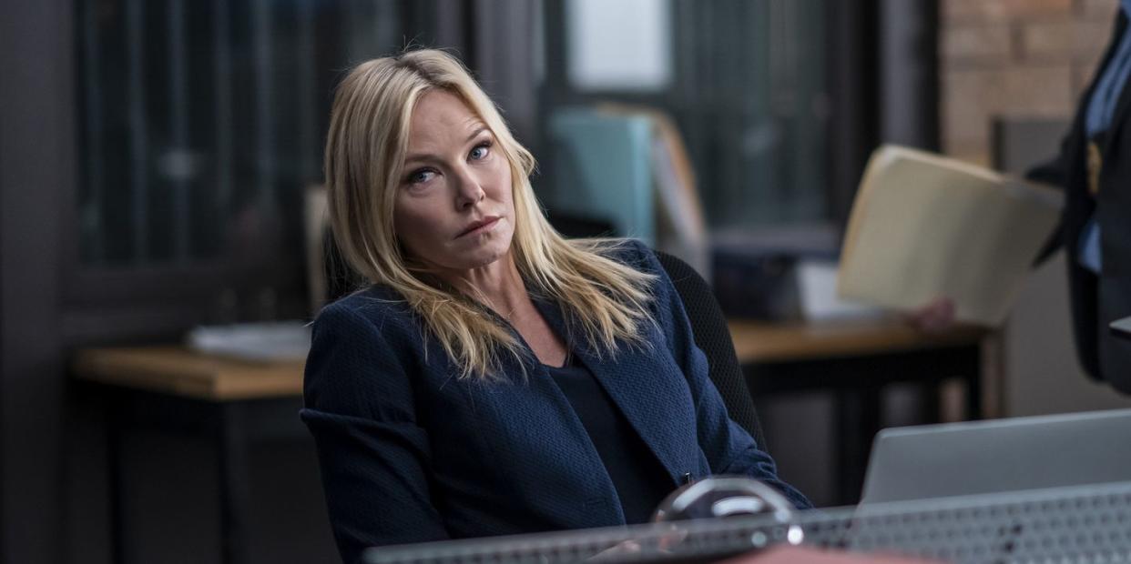 kelli giddish as detective amanda rollins, law and order svu