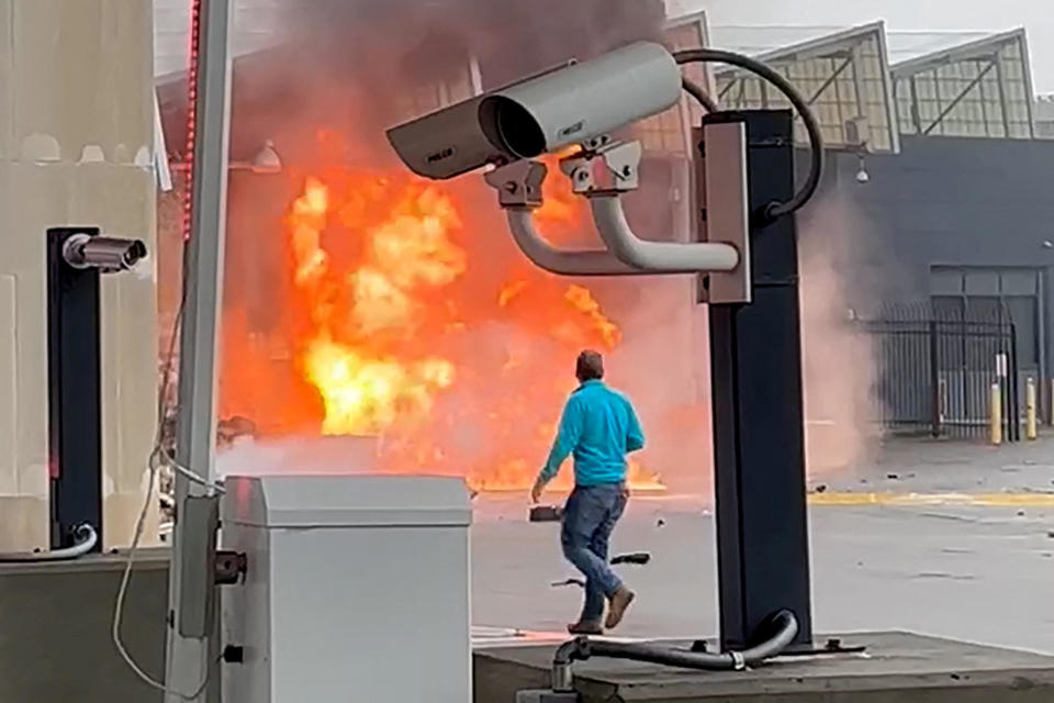 A Customs and Border Protection officer watches as a vehicle burns at the Rainbow Bridge U.S. border crossing with Canada, in Niagara Falls, New York, Nov. 22, 2023. / Credit: Courtesy Saleman Alwishah via REUTERS