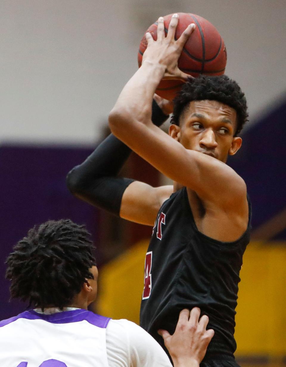 Memphis East's Alijah Curry (4) looks for a teammate to pass to in the TSSAA Class 4A Sectional between the Mustangs and the Clarksville Wildcats at Clarksville High School in Clarksville, Tenn., on Monday, March 7, 2022.