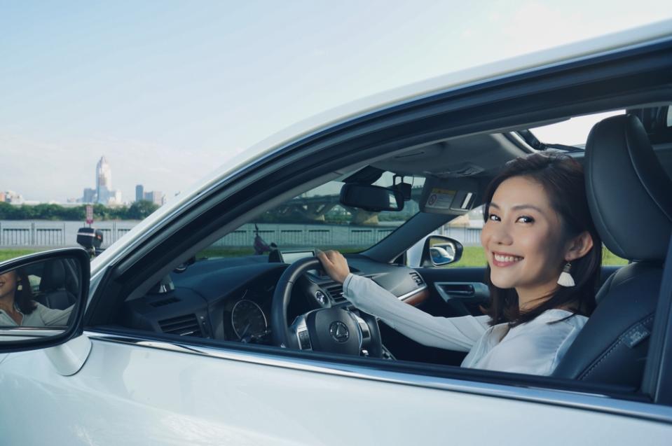 王宇婕開車時，最怕碰到摩托車。（圖／星之國際提供）