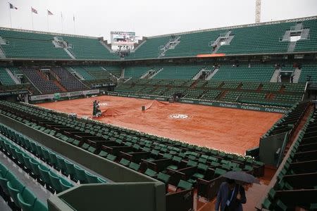 Tennis - French Open - Roland Garros- Paris, France - 30/05/16. A tarpaulin covers the central court as rain falls in Paris. REUTERS/Pascal Rossignol