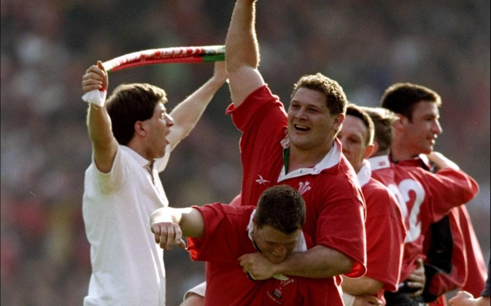 The last time Wales switched home matches to England, Scott Gibbs scored a last-minute try to deny England the Grand Slam at Wembley - GETTY IMAGES