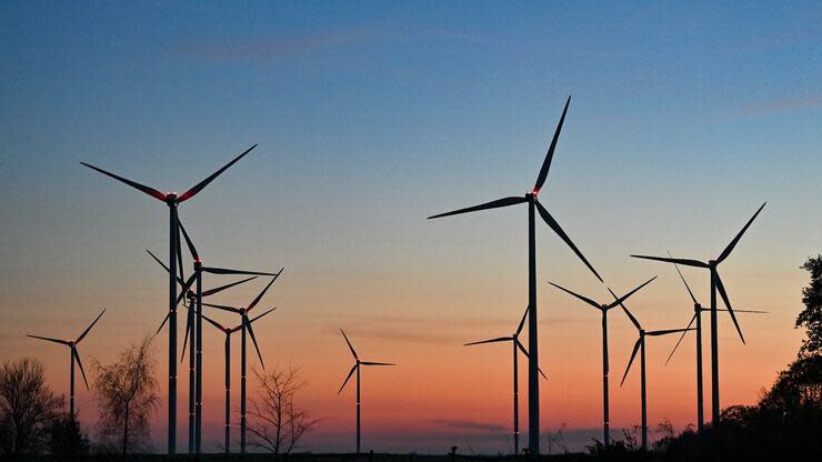 Windenergieanlagen in Brandenburg: Zuletzt schwächelte der Ausbau in Deutschland bei Onshore-Windenergie, europaweit kommt er aber gut voran. Foto: dpa